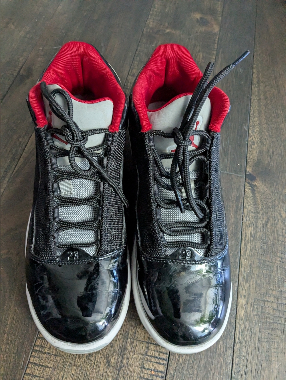 Nike Air Max Aura2 Basketbal Black and Red High-Top Sneakers with Glossy Toe
